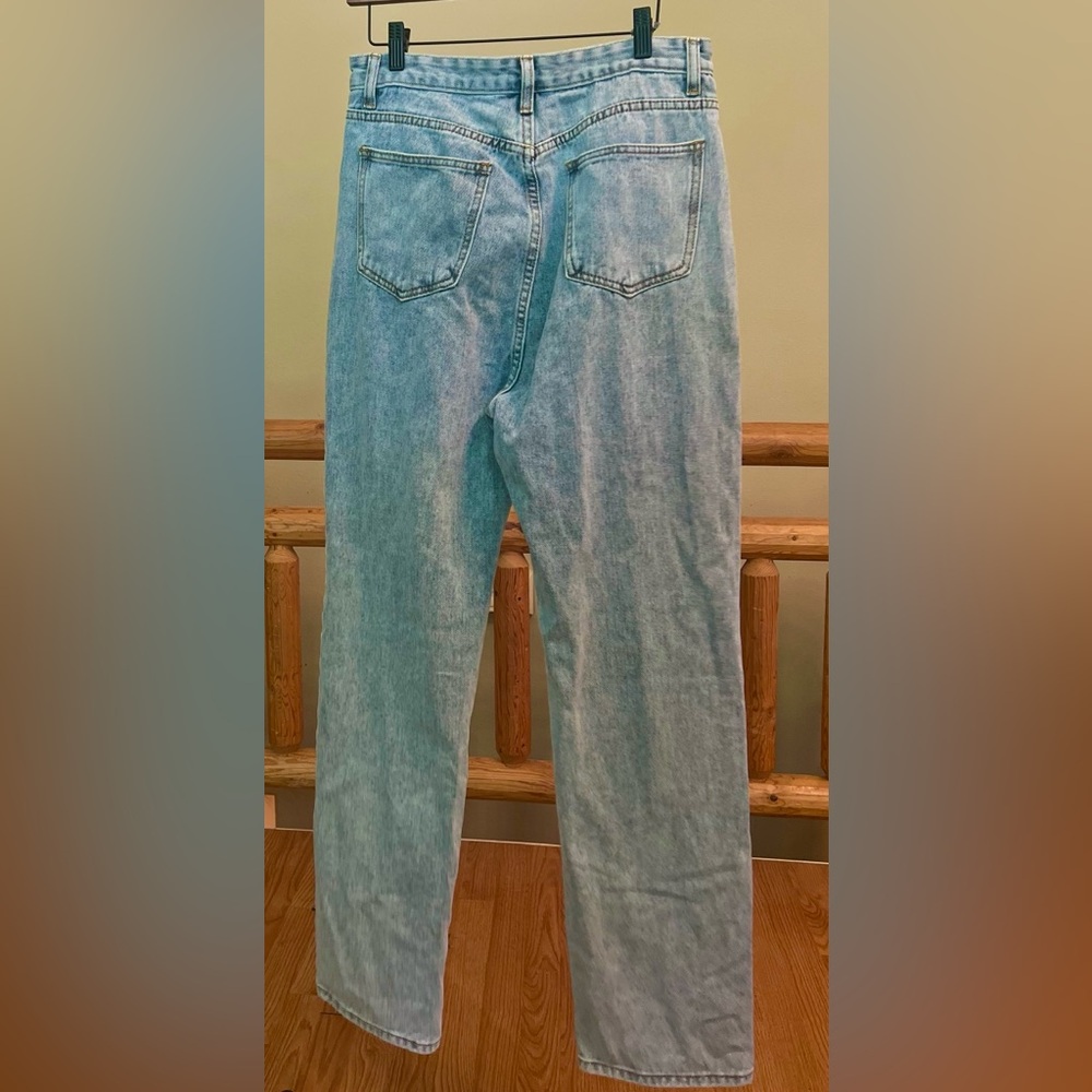 PrettyLittleThing High-Waisted Straight Leg Jeans – Light Wash - Picture 2 of 3